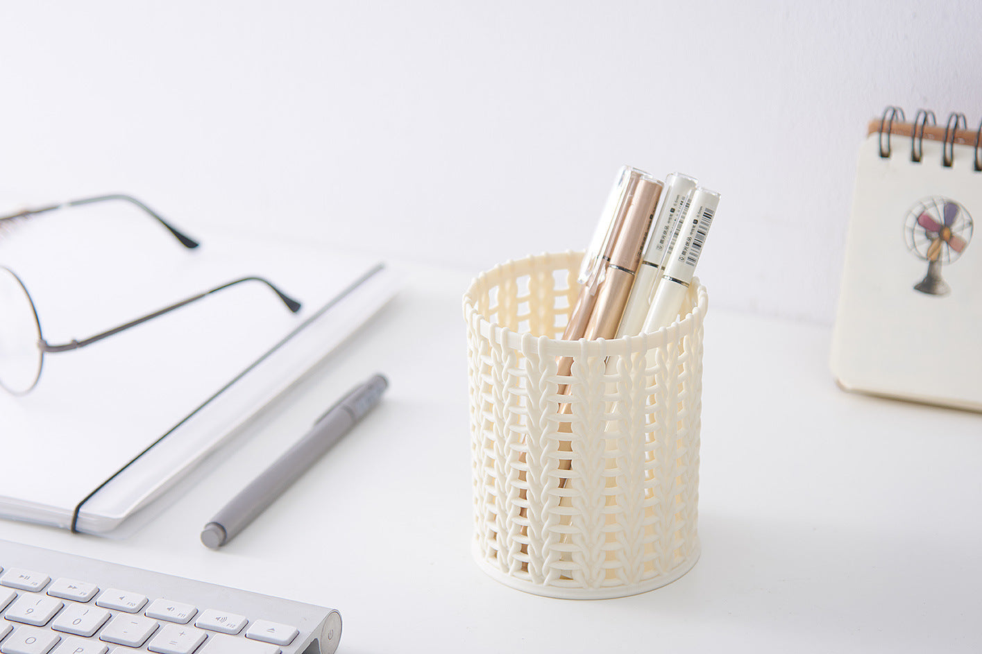 Stationery hollow small pen holder