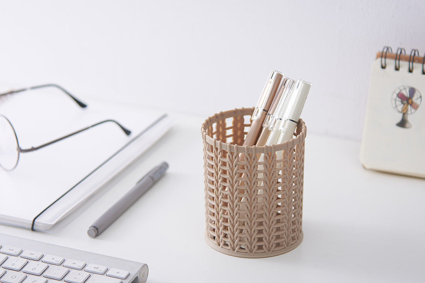 Stationery hollow small pen holder