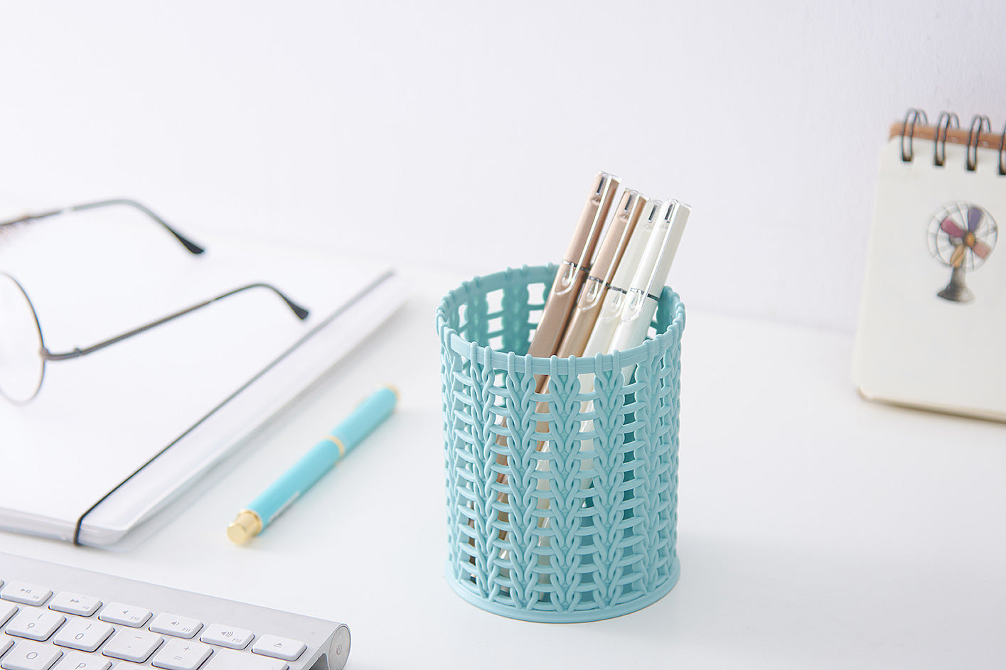 Stationery hollow small pen holder
